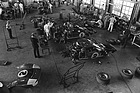 Ford GT 40 MkII (1966) - Das Shelby American Ford GT Team im Hangar ein paar Tage vor dem Rennen (12 Stunden von Sebring 1966)