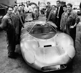 Ford P68 F3L (1968) - Das Ford P68 Team mit Alan Mann (dritter Mann von rechts)