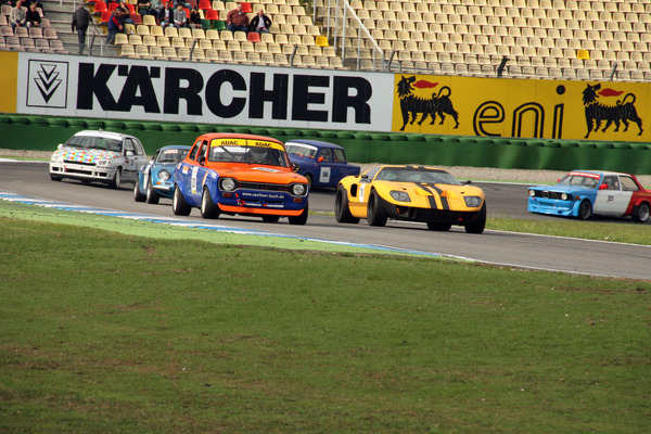 Gemischtes Fahrzeugfeld in der Sachskurve am Hockenheimring - GLPPro Rennserie