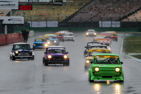 Gesamtsieger vorne rechts auf Simca Rallye 2 am Preis der Stadt Stuttgart 2016 am Hockenheimring - Kampf der Zwerge