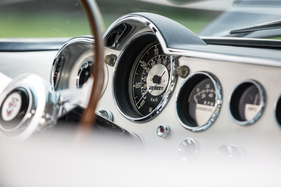 Ghia L.6.4 (1961) - der Tacho zeigt Kilometer und Meilen an Ghia L.6.4 (1961) - der Tacho zeigt Kilometer und Meilen an