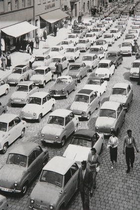Goggomobil T 250 (1958) - Goggomobile, soweit das Auge blickt - Aufnahme aus einem Kalender der Glas GmbH