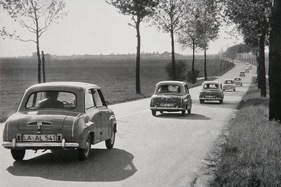 Goggomobil T 250 (1958) - auf grosser Fahrt - Aufnahme aus einem Kalender der Glas GmbH