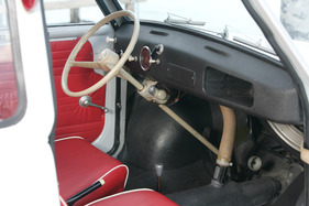 Goggomobil T 250 (1960) - die Lenksäule ist unverkleidet und in einem Stück geführt