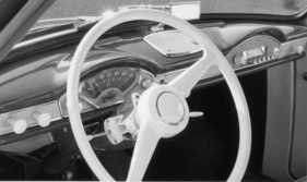 Goggomobil TS 250 (1958) - Interieur des Coupés, interessant der Schalter des elektromagnetisch zu bedienenden Halbautomatik-Getriebe