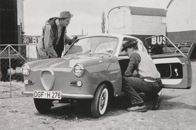 Goggomobil TS 250 (1958) - das Coupé weckt überall Interesse - aus einem Kalender der Glas GmbH
