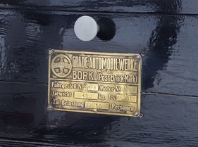 Grade Rennwagen "der kleine Grade" (1921) - Das Typenschild enthält die wichtigen technisch Daten - Classic-Gala Schwetzingen 2016