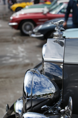 Gute Wetterbedingungen, wie im Scheinwerfer des Rolls-Royce gut sichtbar - Dolder-Versteigerung der Oldtimer Galerie am 11. Juni 2016