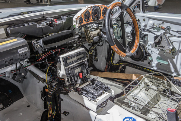 Hier kann bei Elektronikproblemen nur noch mit geballtem Knowhow in Richtung Problemlösung gearbeitet werden