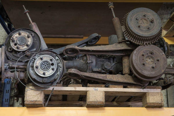 Hinterachsen und die berühmten Turbobremsen - Einblicke in die Arbeit der Ponton-Manufaktur