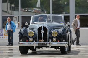 Hotchkiss Anjou 20.50 Worblaufen Cabriolet (1950) - wird für die Versteigerung aufgereiht - an der Dolder-Versteigerung der Oldtimer Galerie am 11. Juni 2016