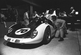 Howmet TX (1968) - Das Howmet Turbinenfahrzeug am Boxenstopp (12 Stunden von Sebring 1968) Howmet TX (1968) - Das Howmet Turbinenfahrzeug am Boxenstopp (12 Stunden von Sebring 1968)