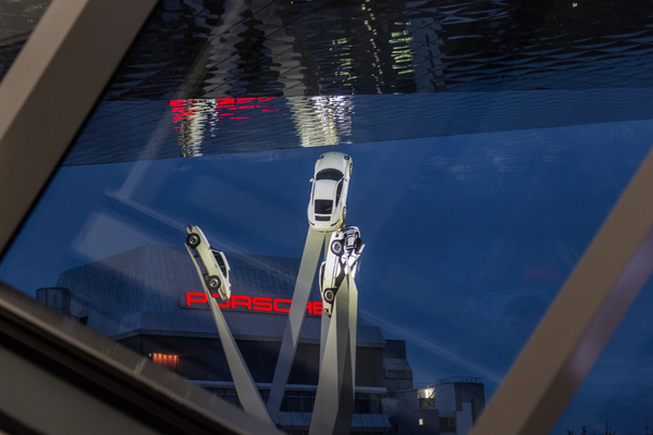 Impressionen der Porsche Soundnacht 2016 - Aussicht von der Eingangsrolltreppe