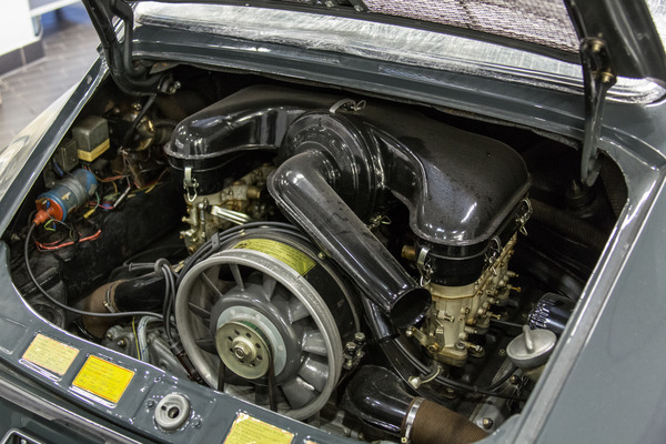 Impressionen der Porsche Soundnacht 2016 - Blick in Motor in der Museumswerkstatt