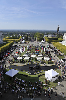 Impressionen vom Concours d'Elegance im Rahmen der Schloss Bensberg Classics 2012 - die zu prämierenden Fahrzeuge präsentieren sich im Schlosshof