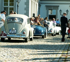 Impressionen von der Rallye Historique im Rahmen der Schloss Bensberg Classics 2012 - Warten auf den Start zur Ralle Historique