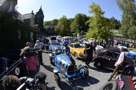 Impressionen von der Rallye Historique im Rahmen der Schloss Bensberg Classics 2012 - es wird Rast gemacht
