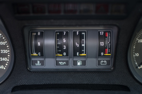 Jaguar XJ-S H.E. (1986) - Anzeigen für Wassertemperatur, Öldruck, Benzinstand und Spannung