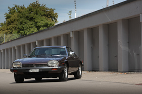 Jaguar XJ-S H.E. (1986) - üblicherweise nicht vor Reihenhäusern geparkt