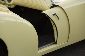 Kaiser Darrin (1954) - Türmechanismus - Ziel war mehr Sicherheit und weniger Raumbedarf