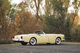 Kaiser Darrin (1954) - die kurzen Türen lassen sich in den Kotflügel schieben Kaiser Darrin (1954) - die kurzen Türen lassen sich in den Kotflügel schieben