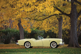 Kaiser Darrin (1954) - fliessende Linien, der Konkurrenz voraus Kaiser Darrin (1954) - fliessende Linien, der Konkurrenz voraus