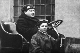 Kolowrat mit seinem jüngeren Bruder Kolowrat mit seinem jüngeren Bruder