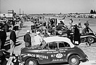 Kurz vor dem Start - Die Fahrer machen sich bereit (12 Stunden von Sebring 1954)