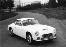 Lancia Flaminia Sport Zagato (1959) - spätere Sportversionen wiesen nach vorne verlegte und offene Scheinwerfer aus