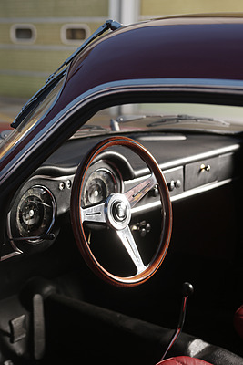 Lancia Flaminia Sport Zagato (1960) - rudimentäres Cockpit mit zwei Runduhren