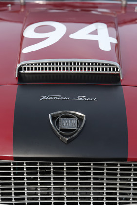 Lancia Flaminia Sport Zagato (1960) - trägt das Lancia-Markenzeichen stolz auf der Brust