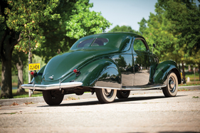 Lincoln-Zephyr Coupe (1937) - als Lot 126 an der RM Auction Hershey am 10./11. Oktober 2013 im Angebot