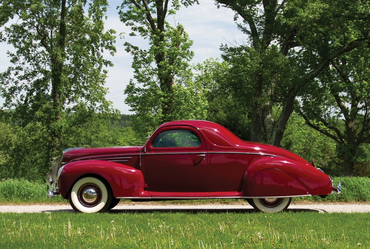 Lincoln-Zephyr Coupe (1939) - als Lot 157 unter dem Hammer an der RM Auction in Monterey am 15./16. August 2014