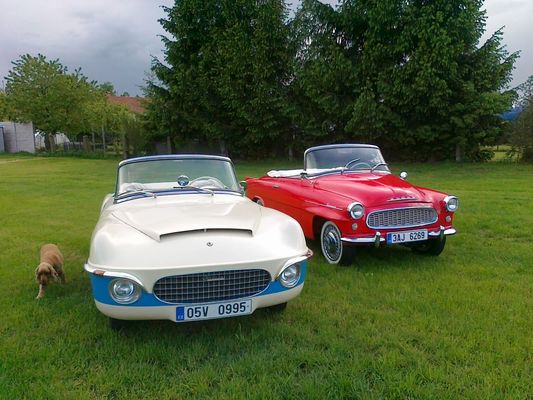 Bild Links der Spartak Versuchswagen Roadster Polytex und rechts ein Felicia Pollak - sollen an der Classic Show Brno 2015 gezeigt werden