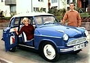 Lloyd Alexander TS (1959) - die junge Dame freut sich am schönen blauen Lloyd
