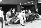 Lola T70 Mk.3B GT (1969) - Boxenstopp des Lola T70 vom Roger Penske Team mit Mark Donohue (12 Stunden von Sebring 1969)