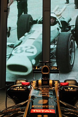 Lotus F1 (1968) am Genfer Autosalon 2011 - Neue und alte Lotus-Formel-1-Technologie