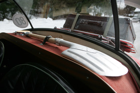 MG A Coupé (1959) - Schaufel auf der Heckablage - für alle Fälle