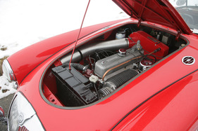MG A Coupé (1959) - für die Ölversorgung des Kompressors ist ein modifizierter Zylinderkopfdeckel nötig