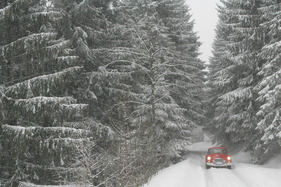 MG A Coupé (1959) - kämpft sich problemlos auch durch grössere Schneemengen