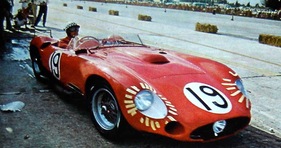 Maserati 450S (1957) - Gesamtsieger des Jahres 1957 - Juan Manuel Fangio im Maserati 450S gleich nach einem Boxenstopp (12 Stunden von Sebring 1957)
