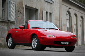 Mazda MX-5 (1991) - bei weitem nicht alle MX-5 sind zeitgenössischen Tuning-Anstrengungen entgangen Mazda MX-5 (1991) - bei weitem nicht alle MX-5 sind zeitgenössischen Tuning-Anstrengungen entgangen