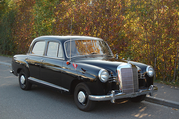 Mercedes Benz 190 Ponton (1957) - angeboten unter Lot 011 an der Versteigerung der Oldtimer Galerie Toffen vom 26. November 2011