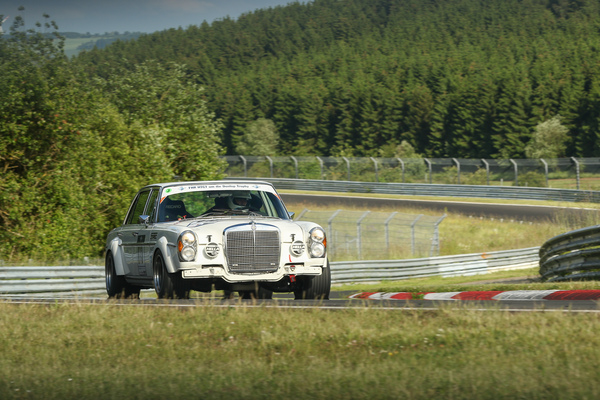 Mercedes-Benz 280 SE 6.3 Liter  an der Historic Trophy Nürburgring 2016 - FHR Langstrecken Cup