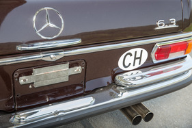 Mercedes-Benz 300 SEL 6.3 (1969) - Tankklappe hinter dem Kennzeichenschild