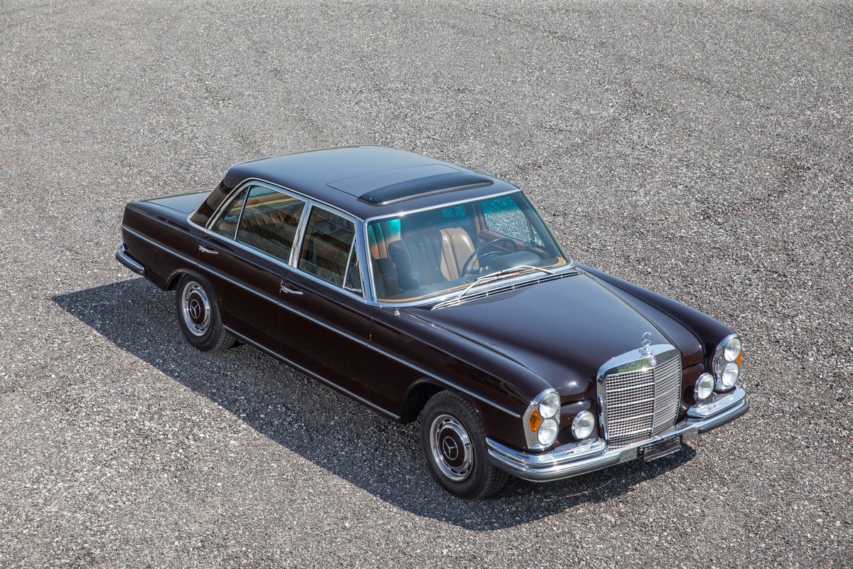 Mercedes-Benz 300 SEL 6.3 (1969) - nur die Scheinwerfer und die breiteren Reifen unterschieden den Achtzylinder von seinen schwächeren Brüdern