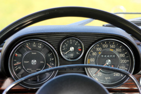 Mercedes-Benz 300 SEL 6.3 (1972) - Drehzahlmesser mit rotem Bereich ab 5'500 UMin
