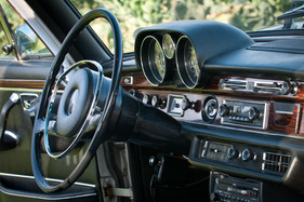 Mercedes-Benz 300 SEL 6.3 (1972) - Noch klassisch mit dünnwandigem Bakelit-Lenkrad