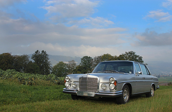 Mercedes-Benz 300 SEL 6.3 (1972) - nur die übereinanderliegenden Doppelscheinwerfer unterschieden den 6,3-Liter vom kleineren Bruder