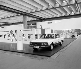 Mercedes-Benz ESF 22 (1973) - Mit Sicherheit voraus - das Experimentalsicherheitsfahrzeug ist ein Mercedes-Benz Exponat auf der IAA 1973 - IAA 1973